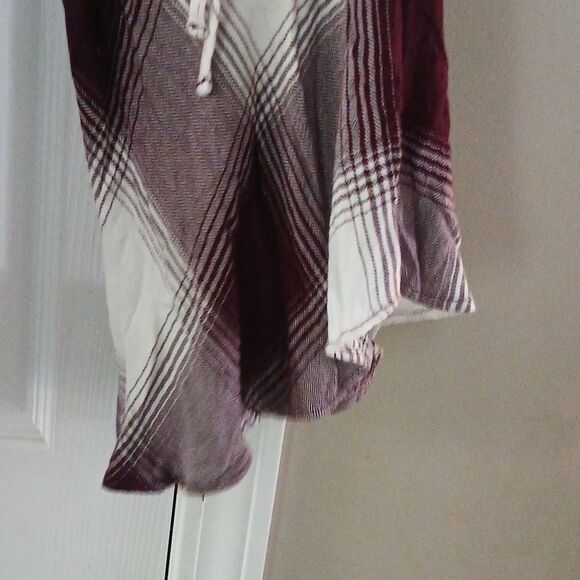 Lane Bryant maroon and white long bell sleeve top blouse Sz 14  EUC - Picture 5 of 8
